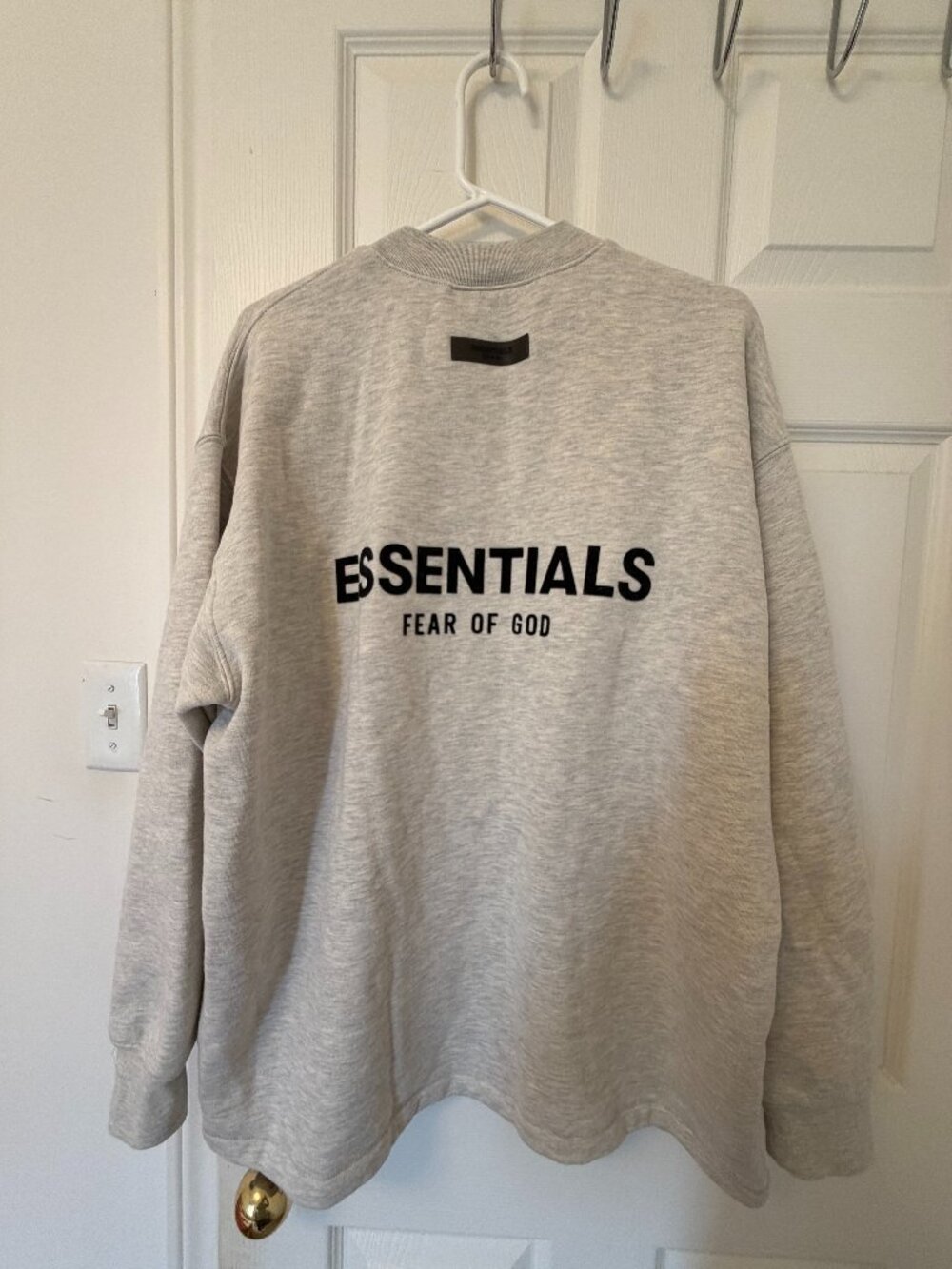 Fear of God Essentials Classic Crewneck Sweatshirt [XS, Light Oat]